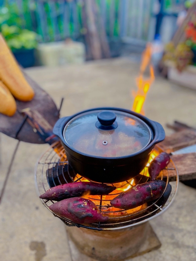 Những pha cải tạo sân thượng, nhà ở thành khu nghỉ dưỡng ngập hoa trái - Ảnh 3.