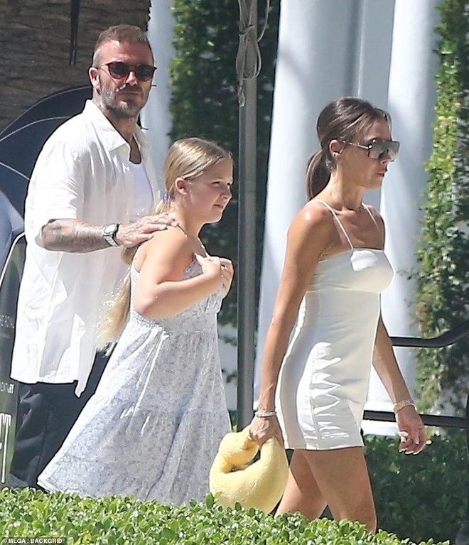 Victoria Beckham bị soi môi tều khác lạ giữa ồn ào bất hòa với con dâu cả - Ảnh 7.