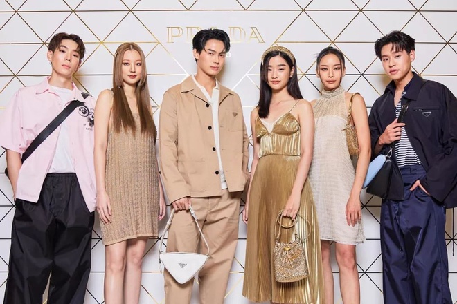 Prada mời cả dàn sao hạng A đến sự kiện ở trung tâm Bangkok, bộ đôi F4 Thái Lan và mỹ nhân Tuổi nổi loạn thành tâm điểm - Ảnh 12.