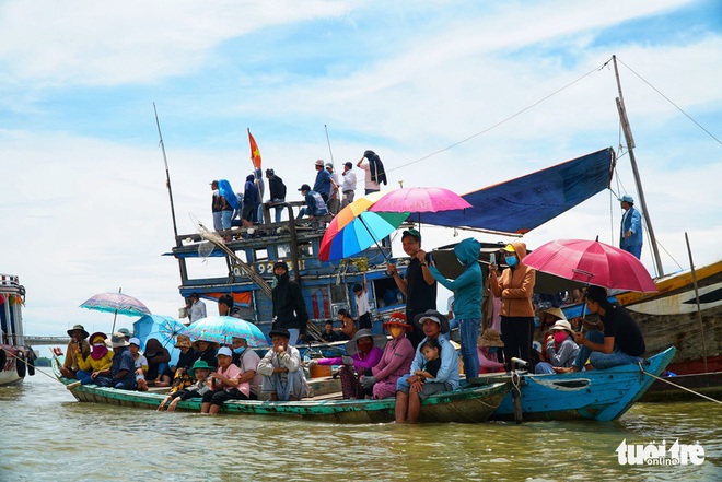 10.000 người về làng gốm Thanh Hà xem đua thuyền trên sông Thu Bồn - Ảnh 5.