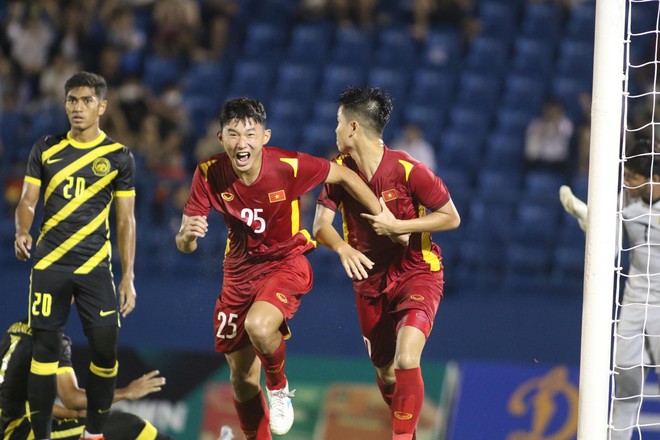U19 Việt Nam lội ngược dòng vào chung kết - Ảnh 1.