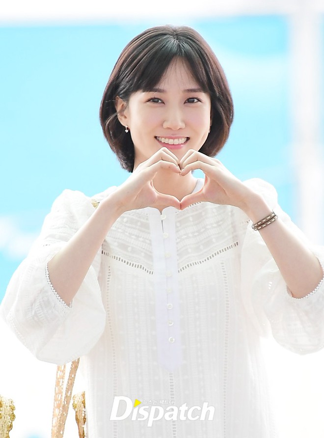 Park Eun Bin như thiên thần bên nam phụ bị ghét nhất xứ Hàn, Ha Yoon Kyung sắc vóc gây sốt tại sân bay đi Bali - Ảnh 4.