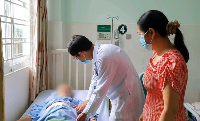 Nữ bệnh nh&acirc;n su&yacute;t mất mạng v&igrave; nuốt h&agrave;m răng giả khi uống thuốc - Ảnh 2.