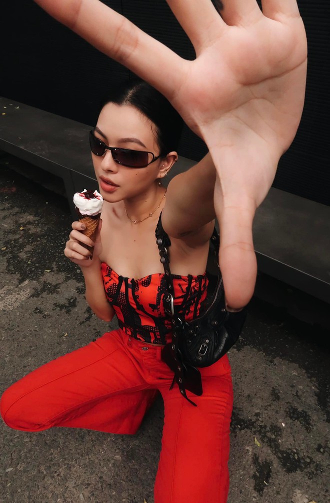 Hội siêu mẫu, fashionista Việt review túi Balenciaga Le Cagole - Ảnh 8.