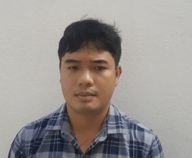 Nam thanh ni&ecirc;n t&aacute;o tợn d&ugrave;ng s&uacute;ng cướp t&agrave;i sản l&uacute;c nhập nhoạng - Ảnh 1.
