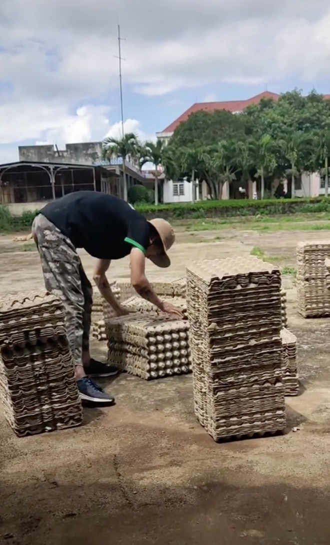 Ch&agrave;ng trai bỏ Nhật Bản về qu&ecirc; nu&ocirc;i dế, xoay sở với 10 triệu đến ng&agrave;y doanh thu khởi sắc - Ảnh 12.