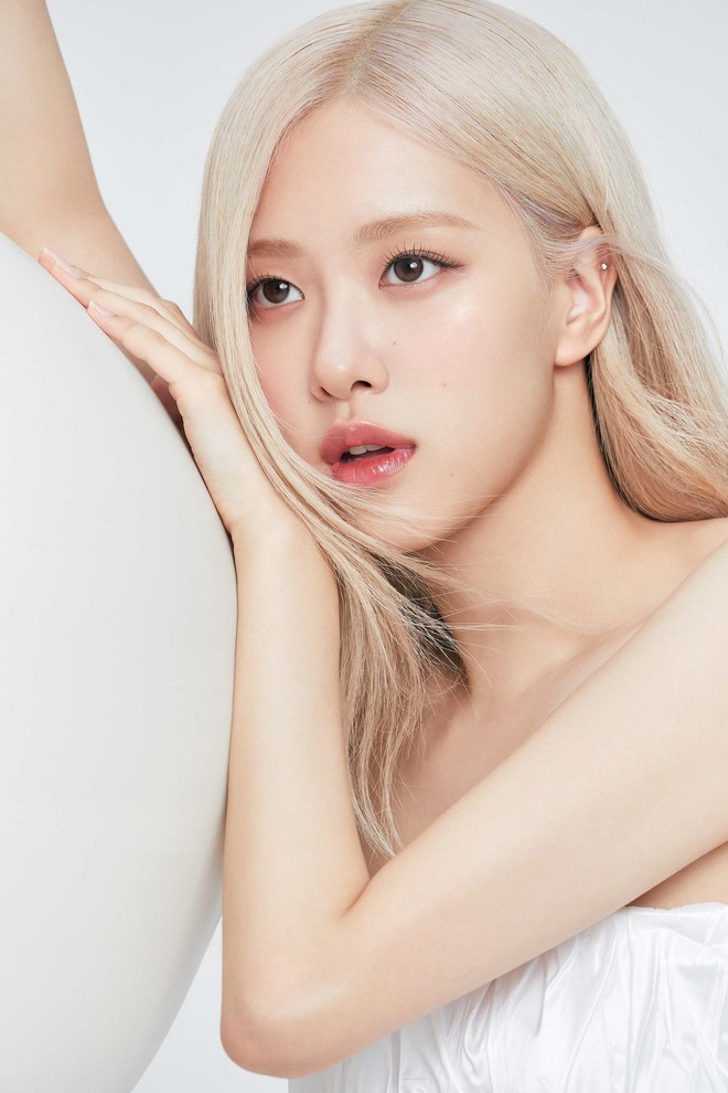 Rosé (BLACKPINK) ngọt ngào trong loạt ảnh mới - Ảnh 4.