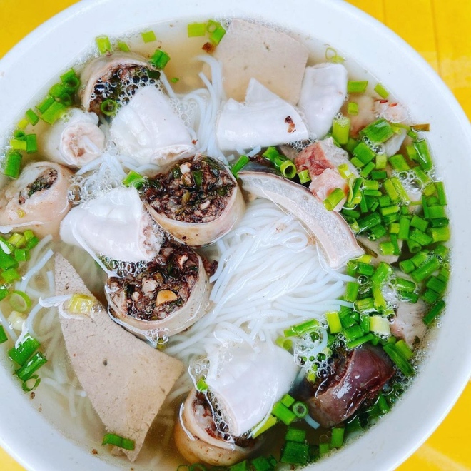 Ẩm thực Việt có món bún lòng cực gây nghiện với vô số topping hấp dẫn - Ảnh 4.