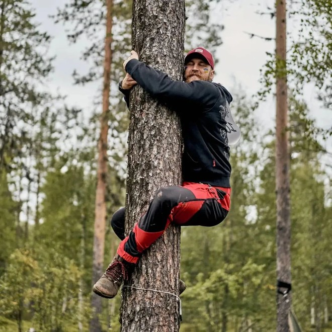 Cuộc thi ôm cây kỳ lạ ở Phần Lan - nơi con người được chữa lành bằng những cái ôm thiên nhiên vào lòng - Ảnh 5.