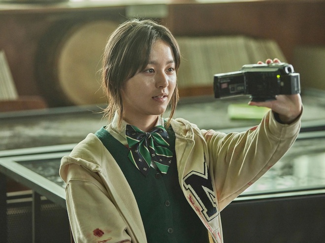 Em gái Kim Go Eun ở phim mới: Từng lấy đi nụ hôn đầu của nam chính “Ngôi trường xác sống” - Ảnh 4.