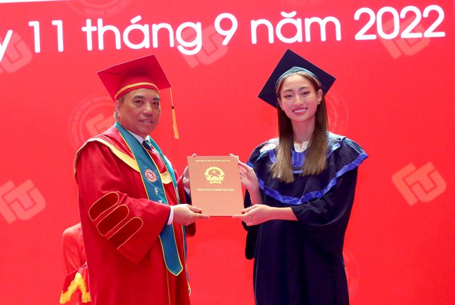 Những khoảnh khắc đáng nhớ của sinh viên Đại học Ngoại thương trong lễ tốt nghiệp - Ảnh 12.