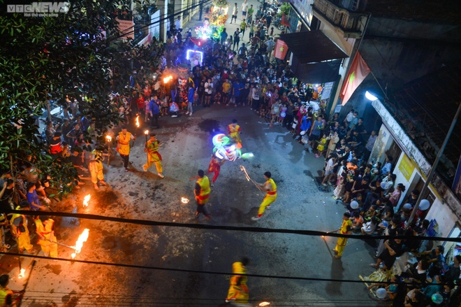 Độc đáo màn múa lân suốt 3 đêm đón Trung thu ở ngoại thành Hà Nội - Ảnh 7.