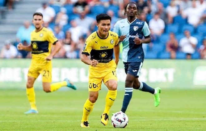 Quang Hải đang trở th&agrave;nh người thừa tại Pau FC - Ảnh 3.