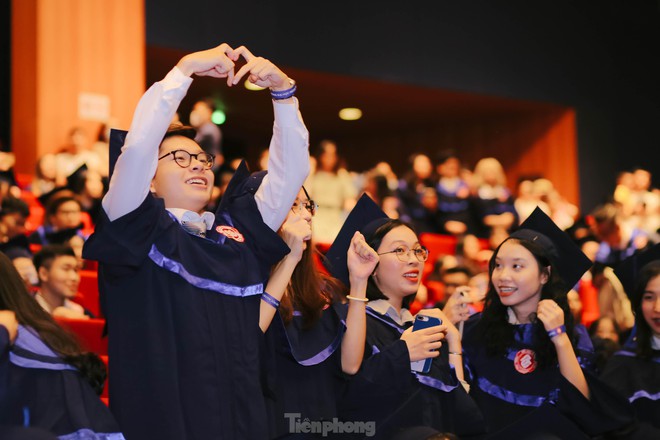 Những khoảnh khắc đáng nhớ của sinh viên Đại học Ngoại thương trong lễ tốt nghiệp - Ảnh 11.