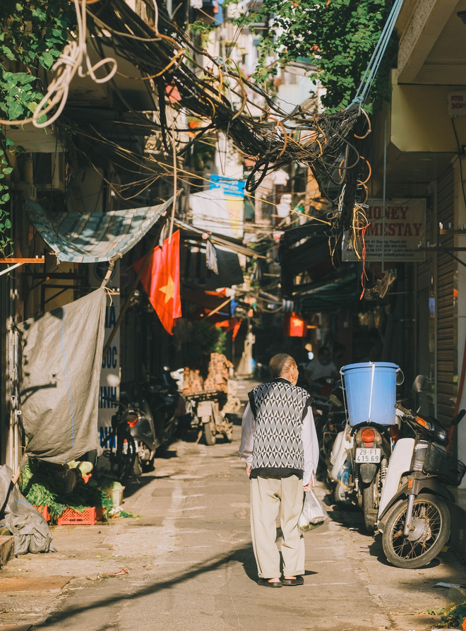 Những khoảnh khắc đẹp đến nao lòng của trời thu Hà Nội khiến ai cũng phải ngẩn ngơ - Ảnh 5.