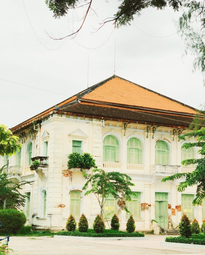 Lạc bước v&agrave;o t&ograve;a dinh thự bỏ hoang 137 tuổi bề thế nhất v&ugrave;ng thời xưa - Ảnh 5.