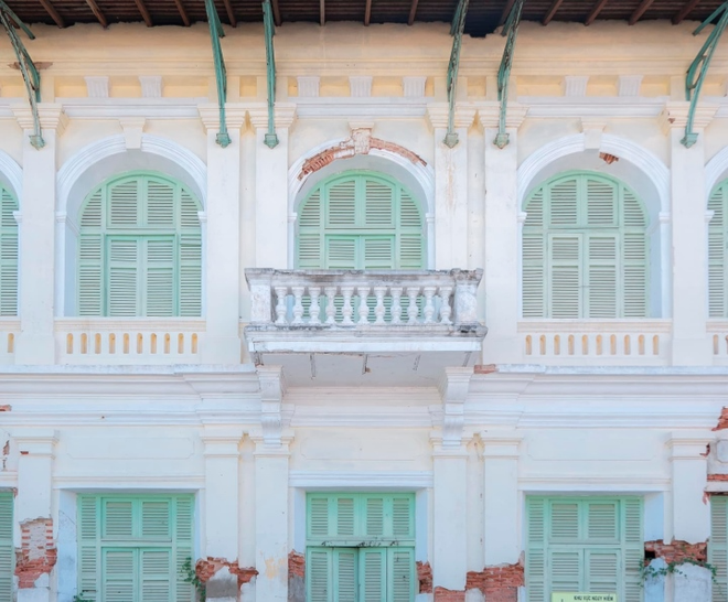 Lạc bước v&agrave;o t&ograve;a dinh thự bỏ hoang 137 tuổi bề thế nhất v&ugrave;ng thời xưa - Ảnh 3.