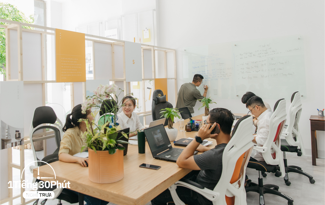 Sếp x&acirc;y văn ph&ograve;ng như nơi triển l&atilde;m, mang th&uacute; cưng đến cho nh&acirc;n vi&ecirc;n vừa l&agrave;m vừa chơi - Ảnh 1.