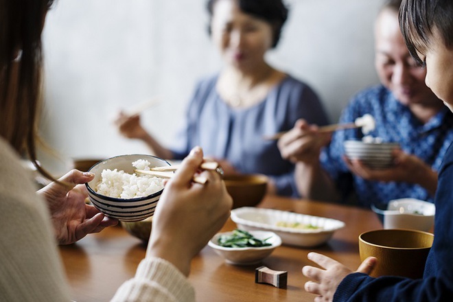 Người Nhật không bao giờ làm 1 việc trong bữa ăn để sống thọ, ngừa bệnh tiểu đường - Ảnh 1.