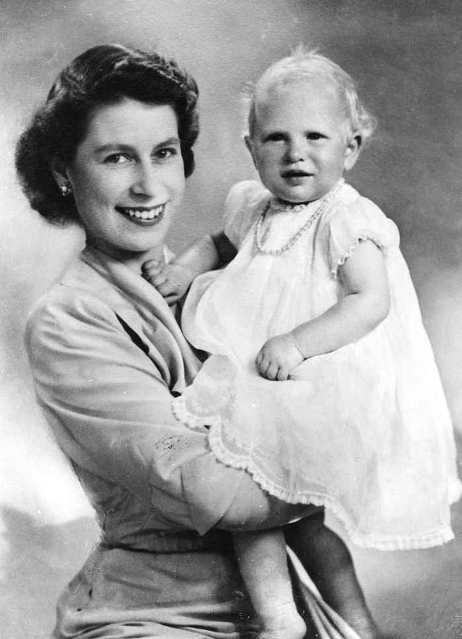 Little-known story about the only daughter of the Queen of England - Photo 2.