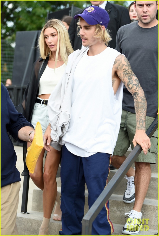 Vợ chồng Justin Bieber - Hailey Baldwin kỷ niệm 4 năm ngày cưới - Ảnh 1.