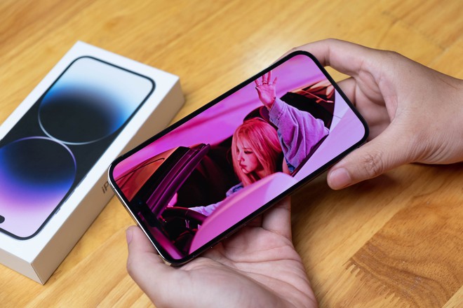 Mở hộp iPhone 14 Pro Max màu tím vừa cập bến Việt Nam: Màu sắc ấn tượng, giá trên 50 triệu đồng! - Ảnh 9.