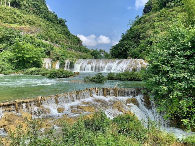 Con thác xinh đẹp ít người biết ở Cao Bằng, địa điểm tuyệt vời cho ngày bình yên - Ảnh 1.