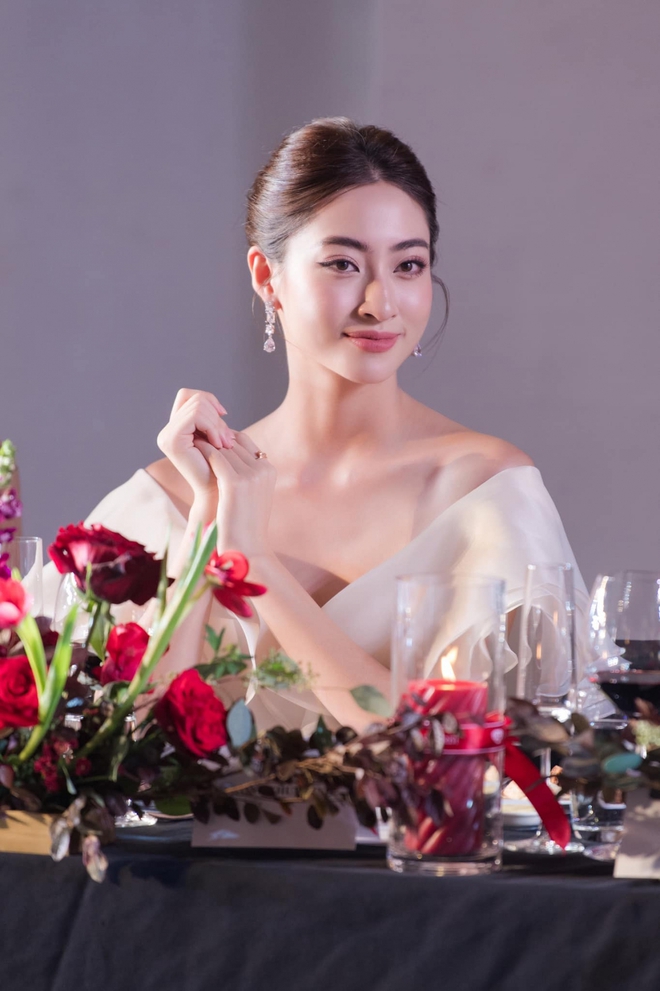 Hoa hậu Lương Th&ugrave;y Linh kể chuyện bị mẹ đuổi ra khỏi cửa v&igrave; kh&ocirc;ng nhớ b&agrave;i - Ảnh 1.