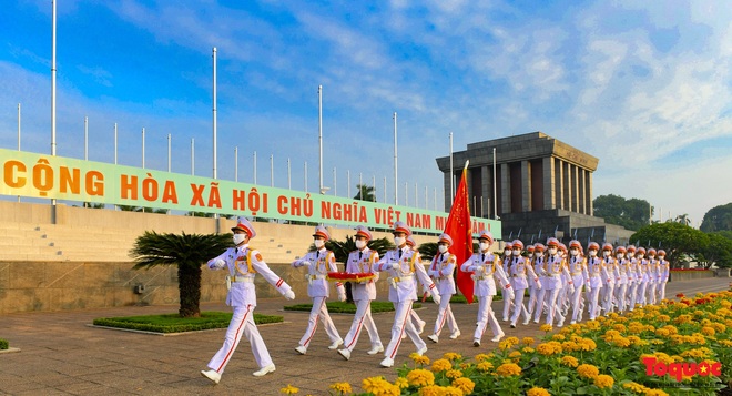 Thiêng liêng nghi Lễ thượng cờ tại Quảng Trường Ba Đình những ngày tháng 9 lịch sử - Ảnh 19.