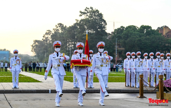 Thiêng liêng nghi Lễ thượng cờ tại Quảng Trường Ba Đình những ngày tháng 9 lịch sử - Ảnh 6.