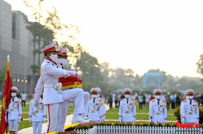 Thiêng liêng nghi Lễ thượng cờ tại Quảng Trường Ba Đình những ngày tháng 9 lịch sử - Ảnh 7.