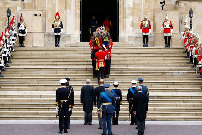 Chùm ảnh: Khoảnh khắc xúc động của Hoàng gia Anh khi tiễn đưa Nữ hoàng Elizabeth II - Ảnh 22.
