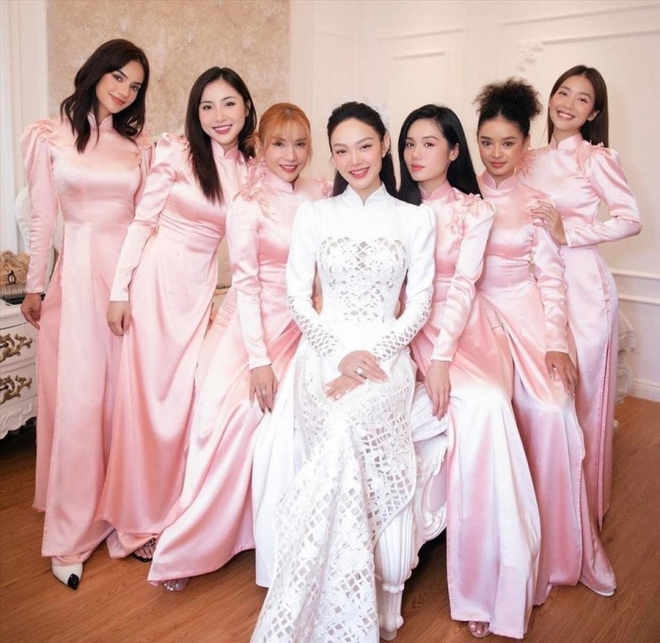 Quyên Nguyễn Bridal | Dịch vụ may, bán và cho thuê váy cưới, áo dài uy tín  tại Hà Nội | Váy phù dâu, Phù dâu, Áo dài