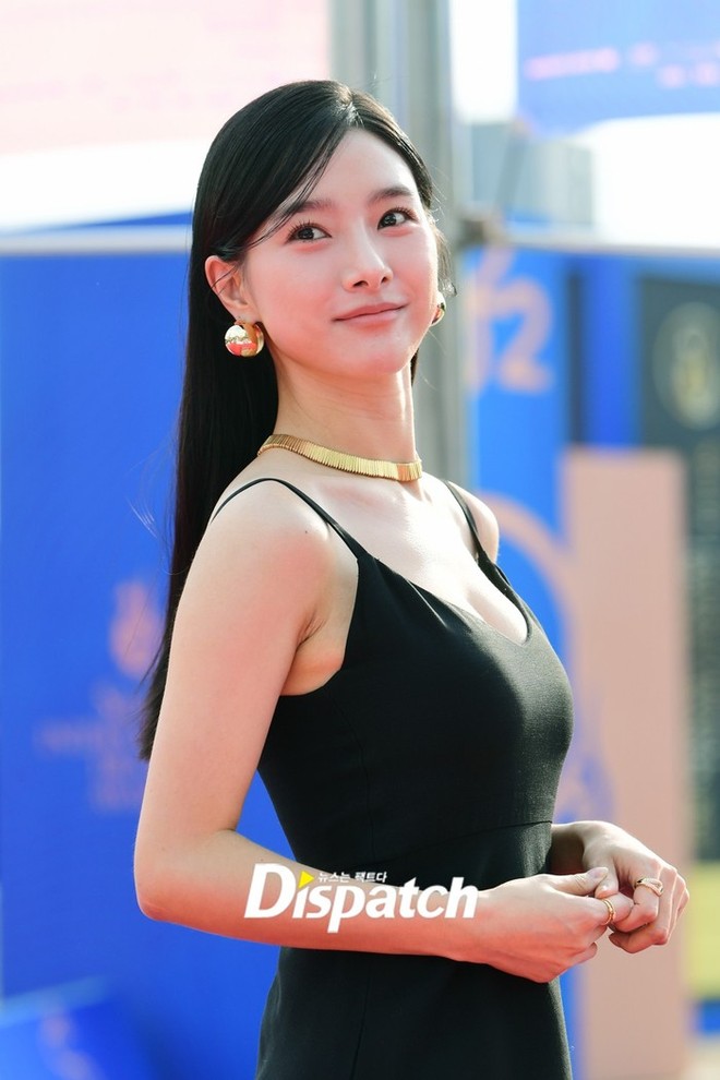Nàng cháo Kim So Eun lấn át cả dàn mỹ nhân Kpop một thời trên thảm đỏ Seoul Drama Awards 2022 - Ảnh 3.