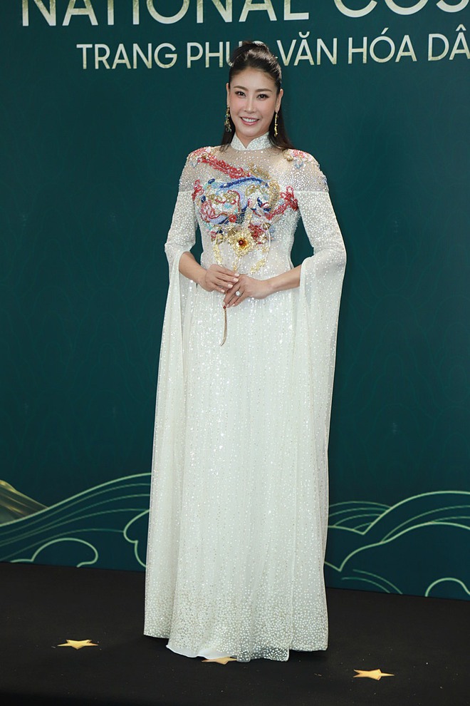 Dàn Hoa hậu Vbiz trong đêm thi trang phục dân tộc của Miss Grand Vietnam 2022 - Ảnh 5.
