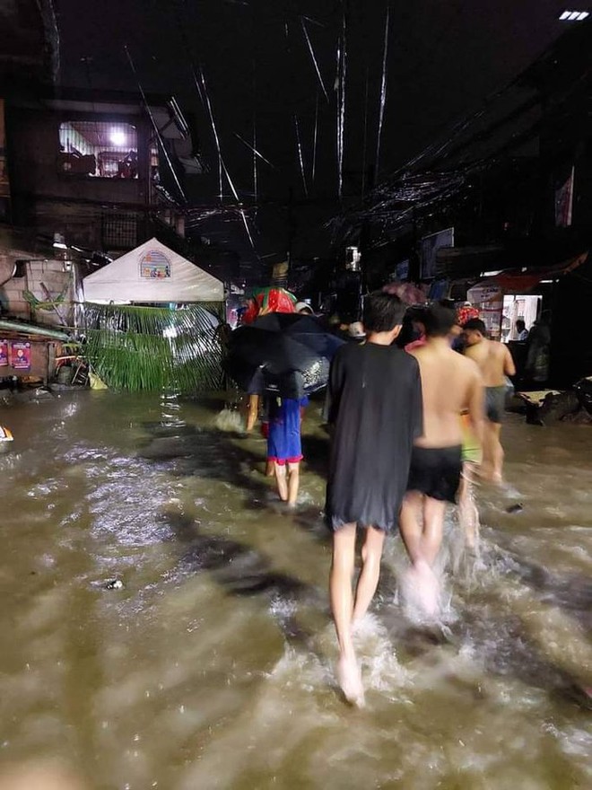 Hình ảnh siêu bão Noru hoành hành ở Philippines - Ảnh 7.