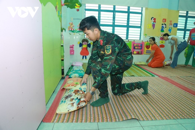Người d&acirc;n miền Trung sẵn s&agrave;ng t&acirc;m thế khi b&atilde;o số 4 đổ bộ - Ảnh 57.