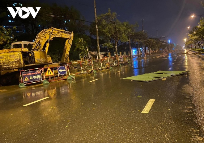 Người d&acirc;n miền Trung sẵn s&agrave;ng t&acirc;m thế khi b&atilde;o số 4 đổ bộ - Ảnh 38.