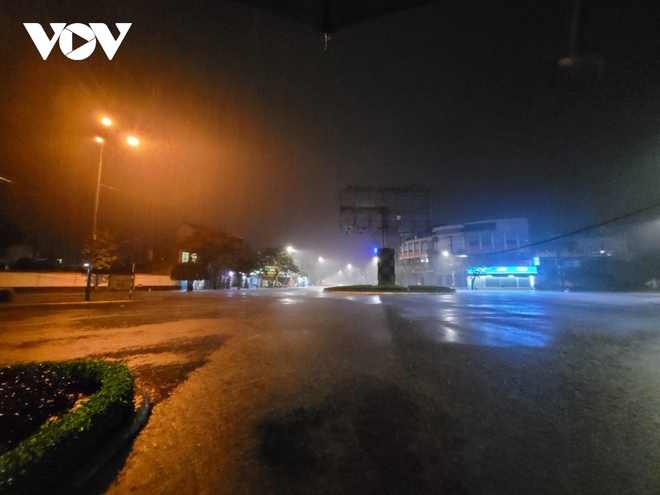 Người d&acirc;n miền Trung sẵn s&agrave;ng t&acirc;m thế khi b&atilde;o số 4 đổ bộ - Ảnh 28.