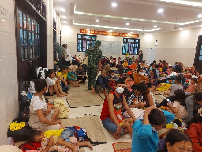 Cận cảnh nơi tránh trú bão của người dân Quảng Nam trước giờ bão Noru đổ bộ - Ảnh 3.