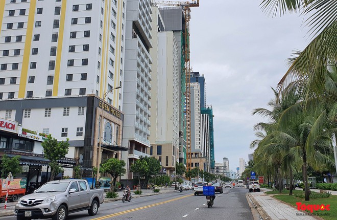Kh&aacute;ch sạn ven biển Đ&agrave; Nẵng cấp tốc ph&ograve;ng chống b&atilde;o Noru, đảm bảo an to&agrave;n cho du kh&aacute;ch - Ảnh 2.