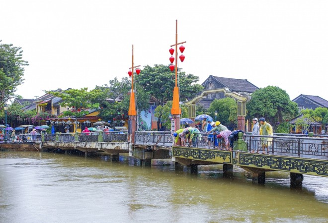 Hội An dừng b&aacute;n v&eacute; khu phố cổ, t&agrave;u thuyền du lịch neo đậu an to&agrave;n - Ảnh 2.