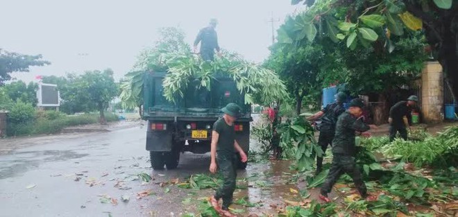 Bão chưa vào, đảo Lý Sơn đã có mưa to và gió giật cấp 8 - Ảnh 7.