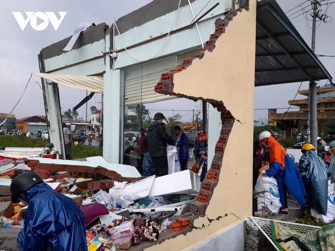 Người d&acirc;n miền Trung sẵn s&agrave;ng t&acirc;m thế khi b&atilde;o số 4 đổ bộ - Ảnh 76.