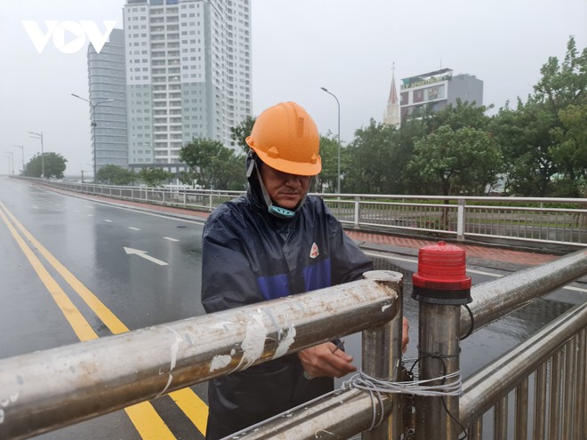 Người d&acirc;n miền Trung sẵn s&agrave;ng t&acirc;m thế khi b&atilde;o số 4 đổ bộ - Ảnh 87.