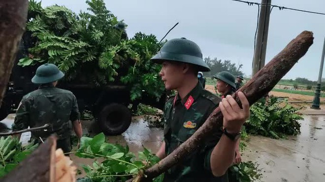 Bão chưa vào, đảo Lý Sơn đã có mưa to và gió giật cấp 8 - Ảnh 4.