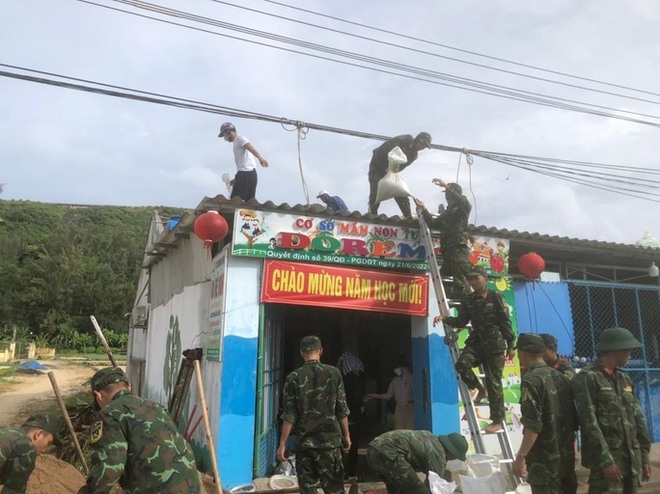 Bão chưa vào, đảo Lý Sơn đã có mưa to và gió giật cấp 8 - Ảnh 3.