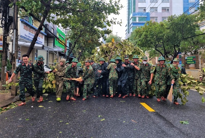 Hình ảnh thiệt hại ban đầu do bão Noru gây ra tại Đà Nẵng - Ảnh 11.