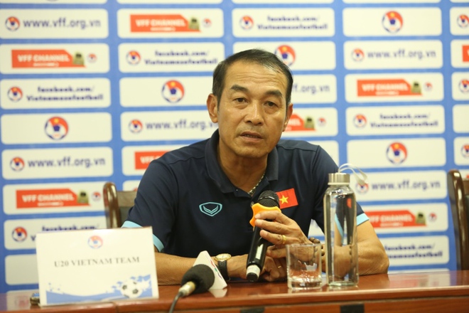 HLV Đinh Thế Nam: Cầu thủ U20 Việt Nam thiếu tự tin, chuyền sai nhiều - Ảnh 1.