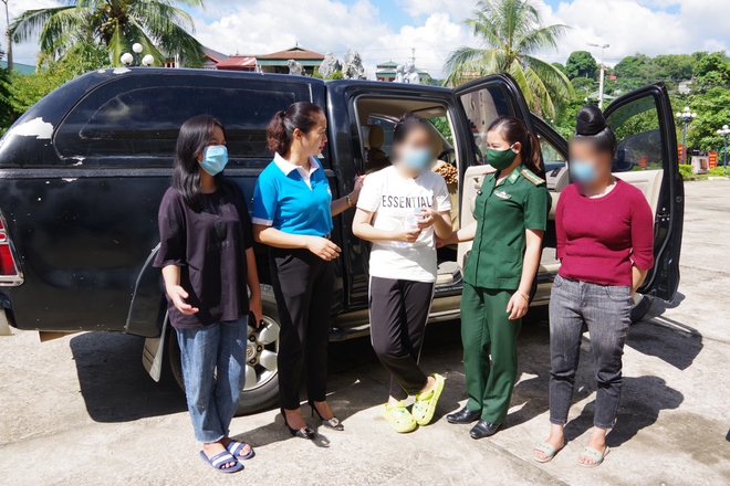 Cảnh gi&aacute;c với chi&ecirc;u tr&ograve; Việc nhẹ, lương cao nơi v&ugrave;ng bi&ecirc;n Sơn La - Ảnh 3.